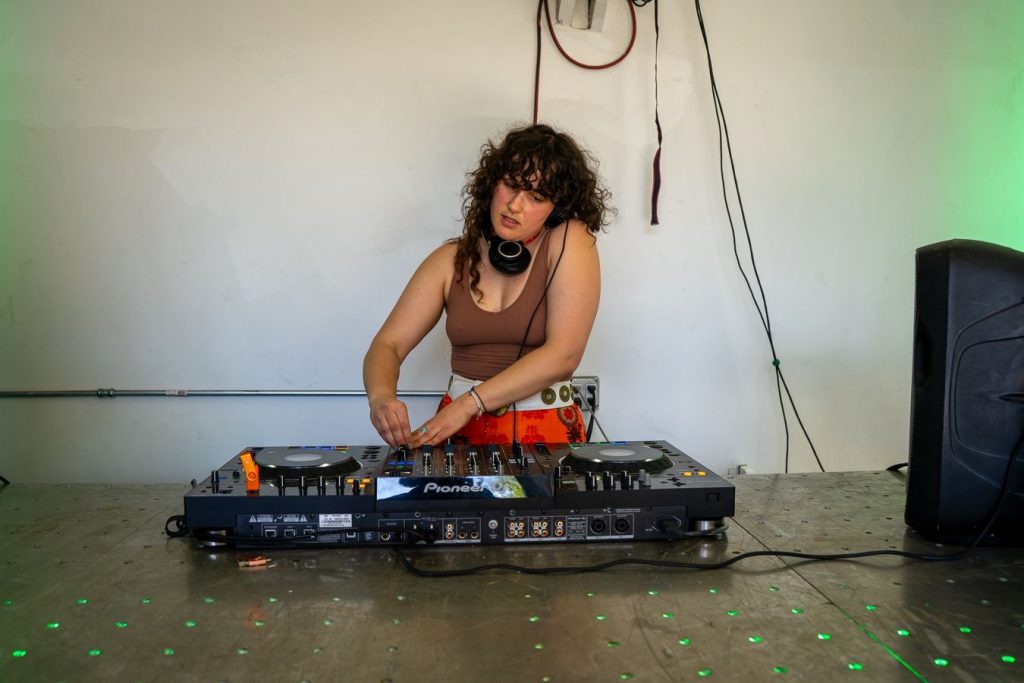 Sarah Wemmer mixes at the turntables